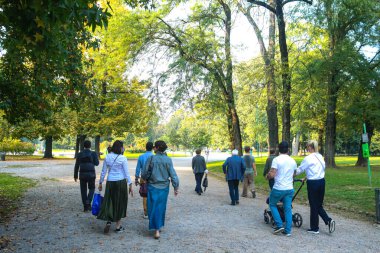 Milan (Italy), 10/11/2025- Parco Palestro/Milan/Nature- There was a large movement of people at Parco Palestro in Milan, on the mild afternoon of this Saturday, October 11, 2025. (Edson De Souza/Thenews2) 