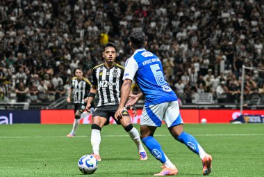 Belo Horizonte (MG), 10/15/2025 - Brasileirao 2025 / Atletico-MG / Cruzeiro-MG - match between Atletico and Cruzeiro, held at the Arena MRV stadium. Gabriel Menino of Atletico and Kaiki Bruno of Cruzeiro (Paulo Ti\thenews2)    