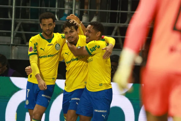 Sao Paulo (SP), 10/15/2025 - Brasileirao/Palmeiras vs Red Bull Bragantino  Vitor Roque of Palmeiras scores and celebrates his goal in the match between Palmeiras and Red Bull Bragantino, for the 28th round (Leco Viana/Thenews2)