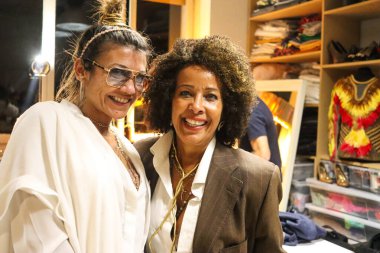 Milan (İtalya), 15 Ekim 2025 - Moda / Stilist / Street Wear Brasiliana Studios - (sağda), Milano merkezli Brezilyalı tasarımcı Edson de Souza\ thenews2)