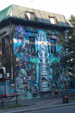 Milan (İtalya), 10 / 17 / 2025 - 17 Ekim 2025 Cuma günü, Milano 'daki Lotto mahallesindeki metro çevresinde insan / Lotto mahallesi / Milan- hareketi ve ilginç binalar. (Edson De Souza / Yeniler 2)       