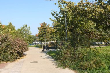 Milan (İtalya), 10 / 17 / 2025 - Piazza Lorenzo Lotto / Milan - Piazza Lorenzo, Milano 'nun Lotto mahallesinde yer alıyor. (Edson De Souza / Yeniler 2)        