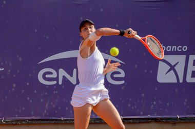 Rio de Janeiro (rj), 10 / 17 / 2025 - oyuncu Tara Wurth Rio de Janeiro 'daki Techset akademisinde düzenlenen Rio de Janeiro çeyrek finallerinde forehand performansı sergiliyor. (Gabby costa\ the newws2)