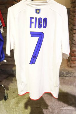 Milan (İtalya), 16 Ekim 2025 - Memorabilia Trading Milano / Autographed Soccer Jersey - Memorabilia Trading Milano, orijinal ürünleri satan ve değiş tokuş eden bir mağazadır. (Edson de souza 2nci bölüm))       