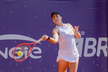Rio de Janeiro (rj), 10 / 17 / 2025 - oyuncu Tara Wurth Rio de Janeiro 'daki Techset akademisinde düzenlenen Rio de Janeiro çeyrek finallerinde forehand performansı sergiliyor. (Gabby costa\ the newws2)