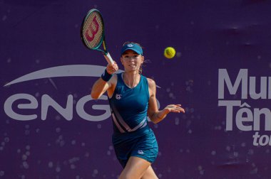 Rio de Janeiro (rj), 10 / 17 / 2025 - Rio de Janeiro şehrindeki Techset akademisinde düzenlenen Rio de Janeiro 'lu kadınların çeyrek final maçında forehand performansı sergiliyor. (Gabby costa\ the newws2)