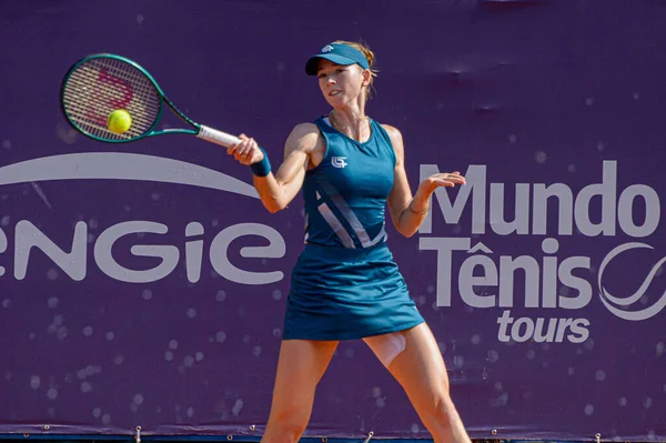 Rio de Janeiro (rj), 10 / 17 / 2025 - Rio de Janeiro şehrindeki Techset akademisinde düzenlenen Rio de Janeiro 'lu kadınların çeyrek final maçında forehand performansı sergiliyor. (Gabby costa\ the newws2)