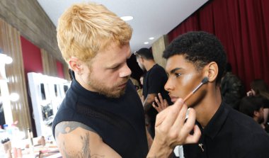 Sao Paulo (SP), 10 / 18 / 2025 - Sao Paulo Moda Haftası 'nda Alexandre Herchcovitch' in Güzelliği - SPFW N60, Pacubra 'da, Sao Paulo' daki Belediye Tiyatrosu 'nun prova odasında. (Milene Cardoso 2.)   