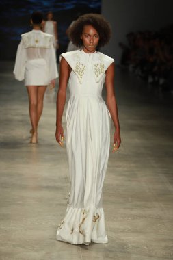 Sao Paulo (SP), 10 / 18 / 2025 - Moda Şovu / Samta Direniş Santa Resistencia moda gösterisi Sao Paulo Moda Haftası - SPFW N60, Pacubra, Sao Paulo 'daki Ibirapuera Park, 18 Ekim 2025. (Fabricio Bomjardim / The Newws2)      