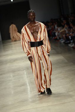 Sao Paulo (SP), 10 / 18 / 2025 - moda / Rafael Caetano Rafael Caetano moda gösterisi / Rafael Caetano moda gösterisi Sao Paulo Moda Haftası - SPFW N60, Pacubra, Sao Paulo 'daki Ibirapuera Park, bu Cumartesi, 18 Ekim 2025. (Fabricio Bomjardim / The Newws2)