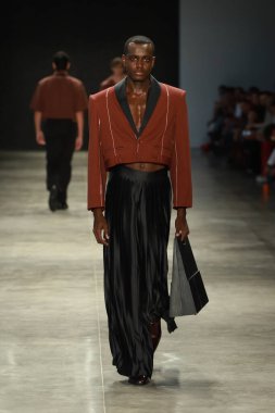 Sao Paulo (SP), 10 / 18 / 2025 - moda / Rafael Caetano Rafael Caetano moda gösterisi / Rafael Caetano moda gösterisi Sao Paulo Moda Haftası - SPFW N60, Pacubra, Sao Paulo 'daki Ibirapuera Park, bu Cumartesi, 18 Ekim 2025. (Fabricio Bomjardim / The Newws2)