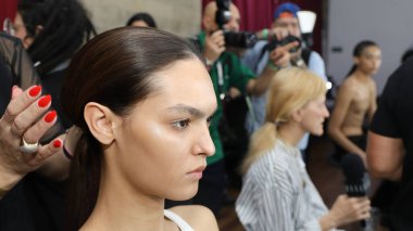 Sao Paulo (SP), 10 / 18 / 2025 - Sao Paulo Moda Haftası 'nda Alexandre Herchcovitch' in Güzelliği - SPFW N60, Pacubra 'da, Sao Paulo' daki Belediye Tiyatrosu 'nun prova odasında. (Milene Cardoso 2.)   