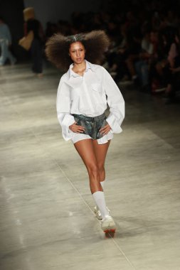 Sao Paulo (SP), 10 / 18 / 2025 - Sao Paulo Moda Haftası 'nda moda / şov / petrol palmiyesi Dendezeiro markası - SPFW N60, Sao Paulo' daki Pacubra 'da, bu Cumartesi, 18 Ekim 2025. (Fabricio Bomjardim / The Newws2) 