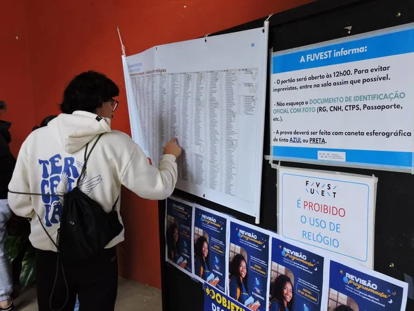 Sao Paulo (SP), 10 / 18 / 2025 - 1000 civarında öğrenci Butanta kampüsü ve diğer USP birimlerindeki USP Eğitim Fakültesi 'nde 90 soruyla Fuest 2026 deneme sınavına girdi. (Leandro Chemalle\ Yeni 2))     