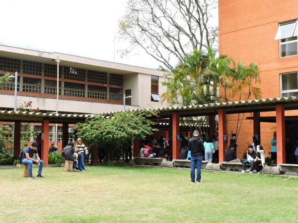 Sao Paulo (SP), 10 / 18 / 2025 - 1000 civarında öğrenci Butanta kampüsü ve diğer USP birimlerindeki USP Eğitim Fakültesi 'nde 90 soruyla Fuest 2026 deneme sınavına girdi. (Leandro Chemalle\ Yeni 2))           