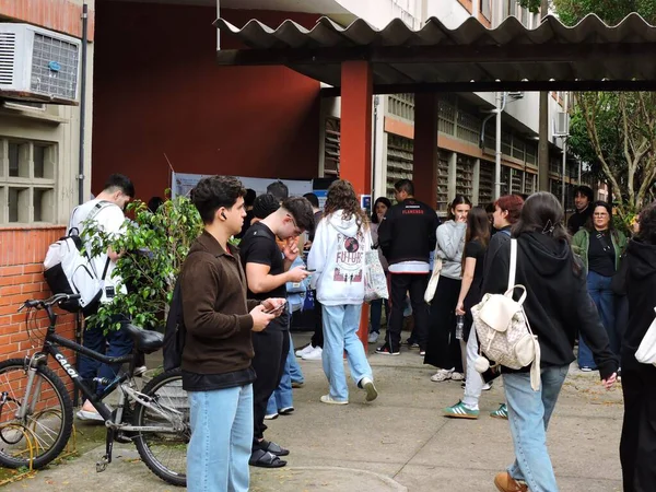 Sao Paulo (SP), 10 / 18 / 2025 - 1000 civarında öğrenci Butanta kampüsü ve diğer USP birimlerindeki USP Eğitim Fakültesi 'nde 90 soruyla Fuest 2026 deneme sınavına girdi. (Leandro Chemalle\ Yeni 2))     