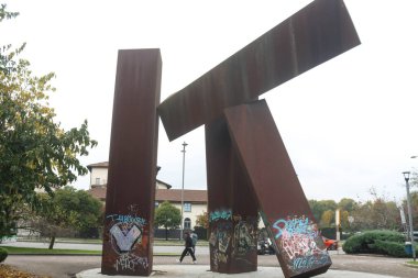 Milan (İtalya), 10 / 21 / 2025 - 21 Ekim 2025 günü öğleden sonra daha düşük sıcaklık ve insanlar daha şık giyinerek dışarı çıktılar. Edson De Souza / Newws2) 