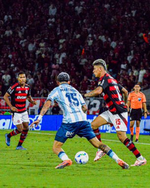 rio de janeiro (rj), 10 / 22 / 2025 - flamengo ve yarış arasında oynanan maçta Carrascal ve martirena, Maracana Stadyumu 'nda düzenlenen libertadores 2025 yarı finali için geçerlidir. (Gabby costa\ the newws2)