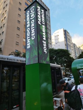 Sao Paulo (SP), 22 Ekim 2025 - Bela Vista bölgesindeki Avenida 9 de Julho 'daki yeni otobüs durakları bu hafta yolcu kullanımı için açılmaya başladı. (leandro chemalle / the new ws2)