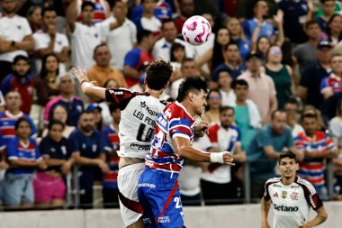 fortaleza (ce), 10 / 25 / 2025 - oyuncular leo pereira ve bareiro, fortaleza ve flamengo arasındaki maç sırasında, 2025 Brezilya şampiyonluk serisinin 30. turu için geçerlidir (lc moreira / theenews2)