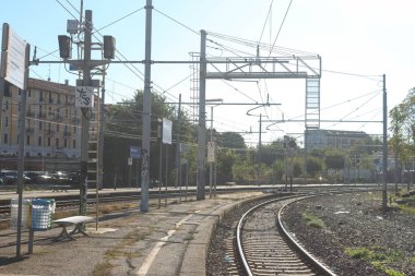 Milan (İtalya), 26 Ekim 2025 - Milano 'da gezinirken, Milan Porta Cenova İstasyonu' nda tarihle bir karşılaşma yaşandı. Açılış tarihi 17 Ocak 1870, başlangıçta Milan Porta Ticinese (Edson de souza / thenews2)