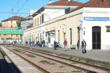 Milan (İtalya), 26 Ekim 2025 - Milano 'da gezinirken, Milan Porta Cenova İstasyonu' nda tarihle bir karşılaşma yaşandı. Açılış tarihi 17 Ocak 1870, başlangıçta Milan Porta Ticinese (Edson de souza / thenews2)