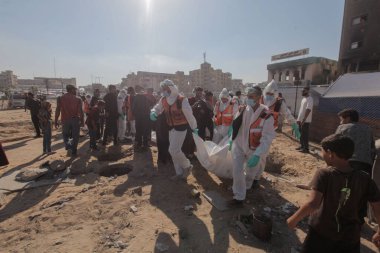 Kurtarma ekibi El Katiba Bölgesi-Gazze 'de 70 ceset buldu. 28 Ekim 2025, Gazze, Filistin