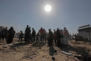 Kurtarma ekibi El Katiba Bölgesi-Gazze 'de 70 ceset buldu. 28 Ekim 2025, Gazze, Filistin