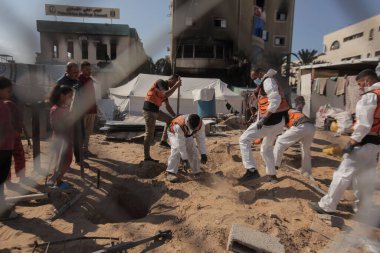 Kurtarma ekibi El Katiba Bölgesi-Gazze 'de 70 ceset buldu. 28 Ekim 2025, Gazze, Filistin