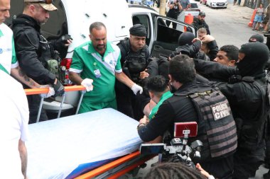 Rio de Janeiro (RJ), Brezilya 10 / 28 / 25 - Penha ve Alemao komplekslerinde gerçekleştirilen operasyon sırasında çekilen görüntüler, Penha Mahallesi 'ndeki Getulio Vargas Hastanesi' ne bu Salı, 28 Ekim 2025. (Jos Lucena / Yeniler 2)
