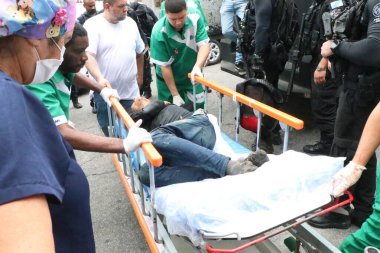 Rio de Janeiro (RJ), Brezilya 10 / 28 / 25 - Penha ve Alemao komplekslerinde gerçekleştirilen operasyon sırasında çekilen görüntüler, Penha Mahallesi 'ndeki Getulio Vargas Hastanesi' ne bu Salı, 28 Ekim 2025. (Jos Lucena / Yeniler 2)