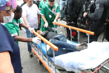 Rio de Janeiro (RJ), Brezilya 10 / 28 / 25 - Penha ve Alemao komplekslerinde gerçekleştirilen operasyon sırasında çekilen görüntüler, Penha Mahallesi 'ndeki Getulio Vargas Hastanesi' ne bu Salı, 28 Ekim 2025. (Jos Lucena / Yeniler 2)