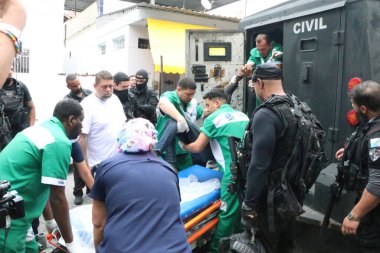 Rio de Janeiro (RJ), Brezilya 10 / 28 / 25 - Penha ve Alemao komplekslerinde gerçekleştirilen operasyon sırasında çekilen görüntüler, Penha Mahallesi 'ndeki Getulio Vargas Hastanesi' ne bu Salı, 28 Ekim 2025. (Jos Lucena / Yeniler 2)