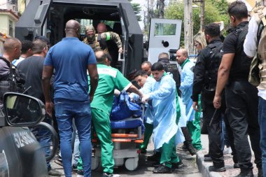 Rio de Janeiro (RJ), Brezilya 10 / 28 / 25 - Penha ve Alemao komplekslerinde gerçekleştirilen operasyon sırasında çekilen görüntüler, Penha Mahallesi 'ndeki Getulio Vargas Hastanesi' ne bu Salı, 28 Ekim 2025. (Jos Lucena / Yeniler 2)