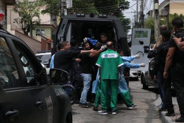 Rio de Janeiro (RJ), Brezilya 10 / 28 / 25 - Penha ve Alemao komplekslerinde gerçekleştirilen operasyon sırasında çekilen görüntüler, Penha Mahallesi 'ndeki Getulio Vargas Hastanesi' ne bu Salı, 28 Ekim 2025. (Jos Lucena / Yeniler 2)