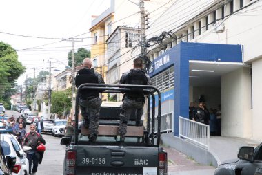 Rio de Janeiro (RJ), Brezilya 10 / 28 / 25 - Penha ve Alemao komplekslerinde gerçekleştirilen operasyon sırasında çekilen görüntüler, Penha Mahallesi 'ndeki Getulio Vargas Hastanesi' ne bu Salı, 28 Ekim 2025. (Jos Lucena / Yeniler 2)