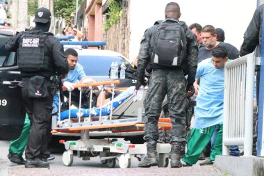 Rio de Janeiro (RJ), Brezilya 10 / 28 / 25 - Penha ve Alemao komplekslerinde gerçekleştirilen operasyon sırasında çekilen görüntüler, Penha Mahallesi 'ndeki Getulio Vargas Hastanesi' ne bu Salı, 28 Ekim 2025. (Jos Lucena / Yeniler 2)