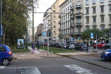 Milan (İtalya), 28 Ekim 2025 - Avrupa 'da geçen pazar günü Daylight Saving Time' ın sona ermesiyle, gün daha erken kararıyor ve hava soğumaya başladı (Edson de souza / theenews2)