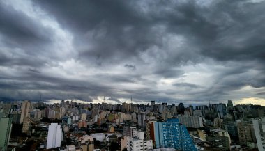 Sao Paulo (SP), 29 Ekim 2025 - Sao Paulo şehri sel için alarmda. Sao Paulo Belediye Binası İklim Acil Yönetimi Merkezi 'ne (leco viana / theenews2) göre,)
