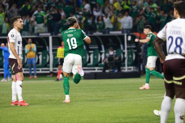 Palmeiras 'tan Sosa, 30 Ekim 2025 Perşembe gecesi Sao Paulo-SP' deki Allianz Parque 'da oynanan Conmebol Libertadores yarı finalinin ikinci ayağı için Palmeiras ve LDU Quito arasındaki maçta gol atıyor ve golünü kutluyor.