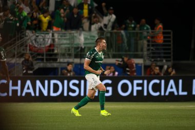 Palmeiras 'tan Bruno Fuchs, 30 Ekim 2025 Perşembe gecesi Sao Paulo-SP' deki Allianz Parque 'da oynanan yarı finalde Palmeiras ve LDU Quito arasında oynanan maçta attığı golü kutluyor..