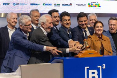 Sao Paulo (SP), Brezilya 10 / 30 / 2025 - Parana Valisi, Ratinho Junior ve Brezilya Ulaştırma Bakanı Renan Filho, Parana (PR) entegre otoyollarının açık artırmasına katıldılar (marcelo estevao / thenews2)