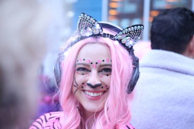 Manhattan 'daki 52. Geleneksel Cadılar Bayramı Geçidi, 31 Ekim 2025, New York, ABD. 52. Geçit töreni Manhattan Greenwich Village 'da Cadılar Bayramı gecesi düzenlenecek. Muhteşem yaratıcılığıyla tanınıyor. (Jose Francisco))