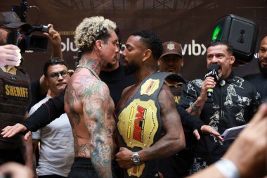 Sao Paulo (SP), 10 / 31 / 2025 - Sporcular Nego do Borel ve Romulo, Dövüş Müziği Gösterisi için sporcuların ağırlığı ve resmi karşılaşması sırasında (leco viana / theenews2)