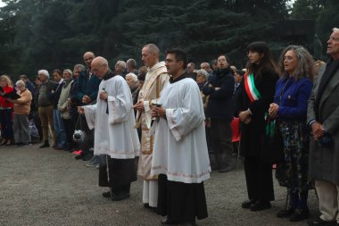 Milan (İtalya), 01 / 11 / 2025 - Milano Başpiskoposu Mario Delpini Milano Anıt Mezarlığı 'ndaki Azizler için Ayine başkanlık etti (Edson de souza / theenews2)