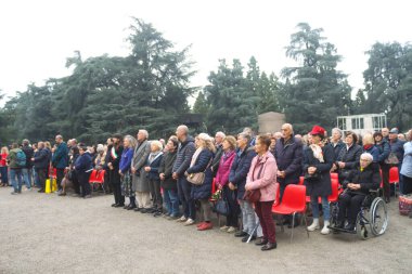 Milan (İtalya), 01 / 11 / 2025 - Milano Başpiskoposu Mario Delpini Milano Anıt Mezarlığı 'ndaki Azizler için Ayine başkanlık etti (Edson de souza / theenews2)
