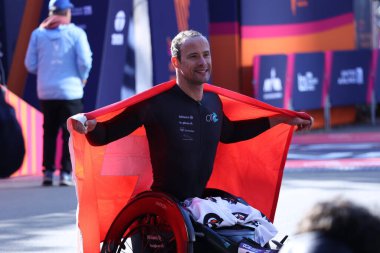 2 Kasım 2025, New York, ABD: İsviçre Marcel Hug, New York 'ta düzenlenen 2025 TCS New York City Maratonu' nda Mens Wheelchair Division 'da birinci sırada yer aldı. (Jose Francisco\ yeni2))