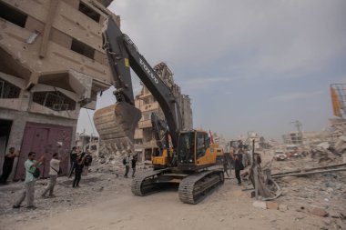 İsrail rehinelerinin kalıntıları için Filistin 'deki Gazze Şehri Shujaiya mahallesinde arama çalışmaları devam etti. Kasım, 2025