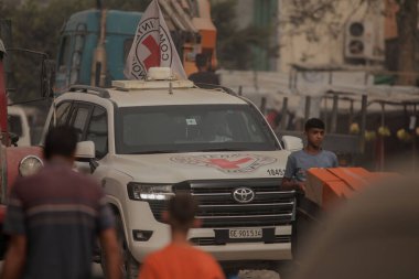 Kızıl Haç Kuzey Gazze 'deki Karayolları ve Pazarları Denetliyor. 6 Kasım 2025, Gazze, Filistin: Uluslararası Kızılhaç Komitesi (ICRC) ekipleri kuzey Gazze Şeridi 'ndeki çok sayıda bölgeye saha ziyareti gerçekleştirdiler 