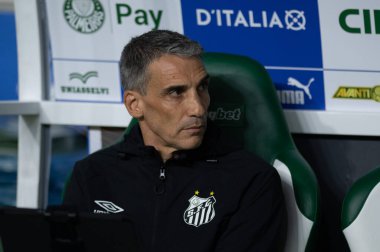 Sao Paulo (SP), 06 / 11 / 2025 - Palmeiras ve Santos arasındaki maçta Brezilya futbol şampiyonasının 32. turu (ronaldo barreto / theenews2) için teknik direktör Juan Pablo Vojvoda)